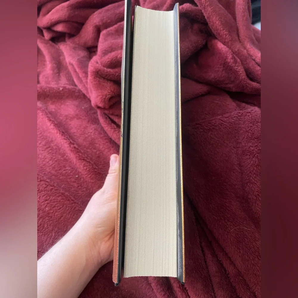 Fourth Wing by Rebecca Yarros - Picture 2 of 2